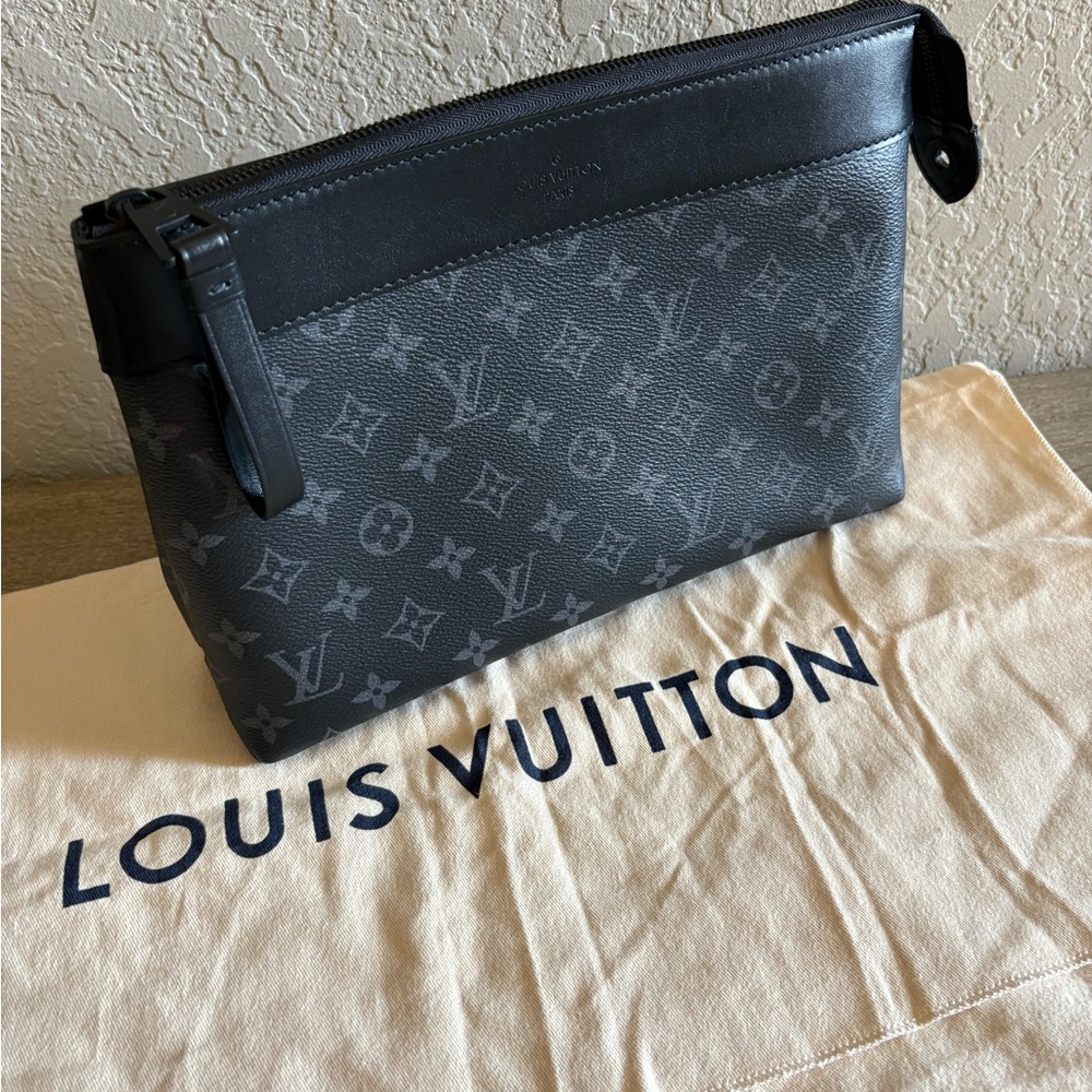 Louis Vuitton Pochette Souple